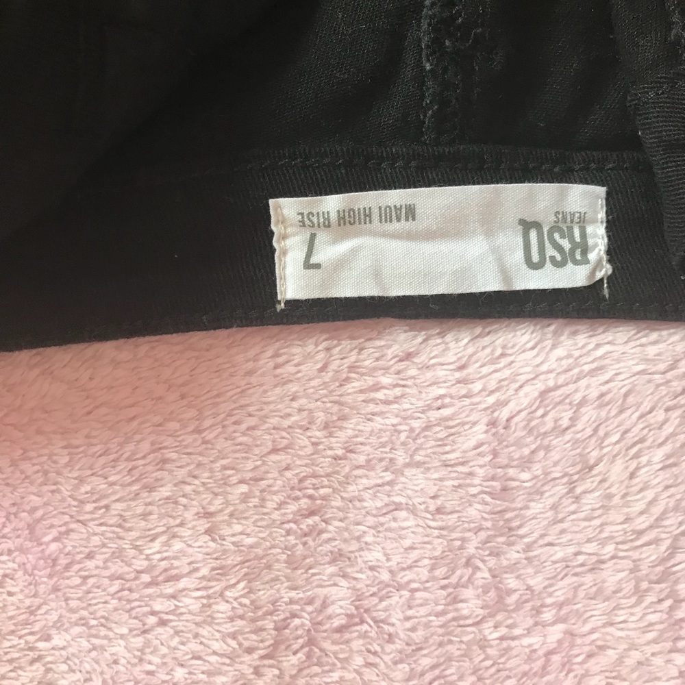 Tilly’s Ripped Shorts 7 - Picture 4 of 4